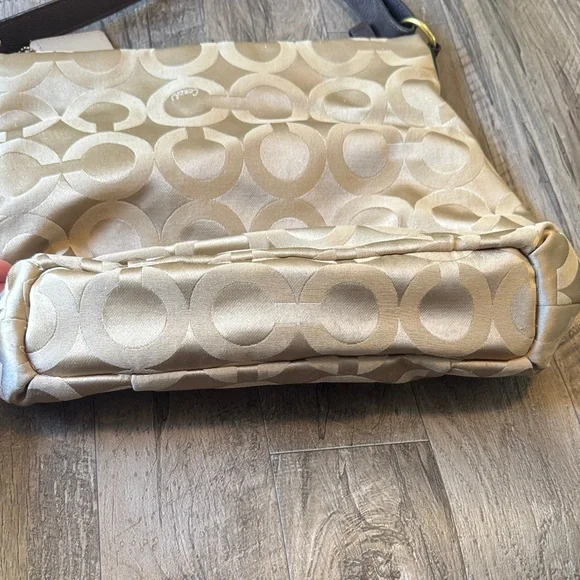 Coach - Beige and Brown Shoulder Bag with Gold Accents - Picture 7 of 12